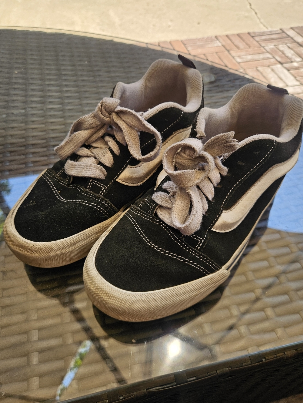 Mens 7. Womens 8.5 Black Vans